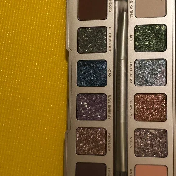 Urban Decay Eyeshadow palette - Picture 2 of 3